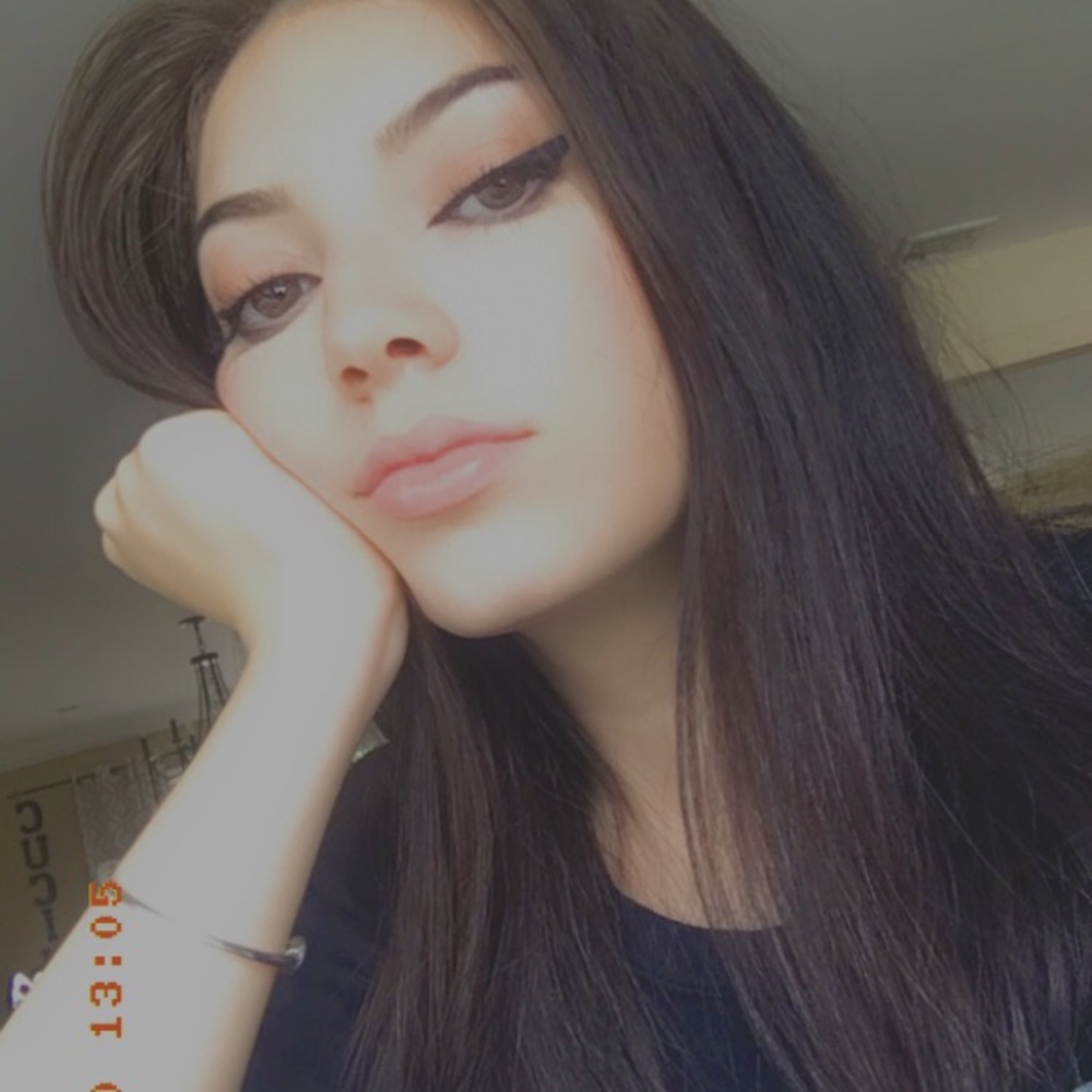 Meet your Posher, Talia